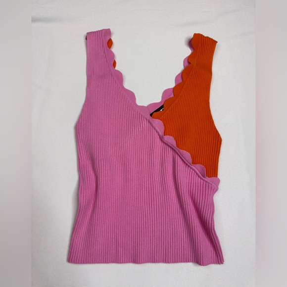 Colorblock Scalloped Ribbed Tank Top - Picture 2 of 12